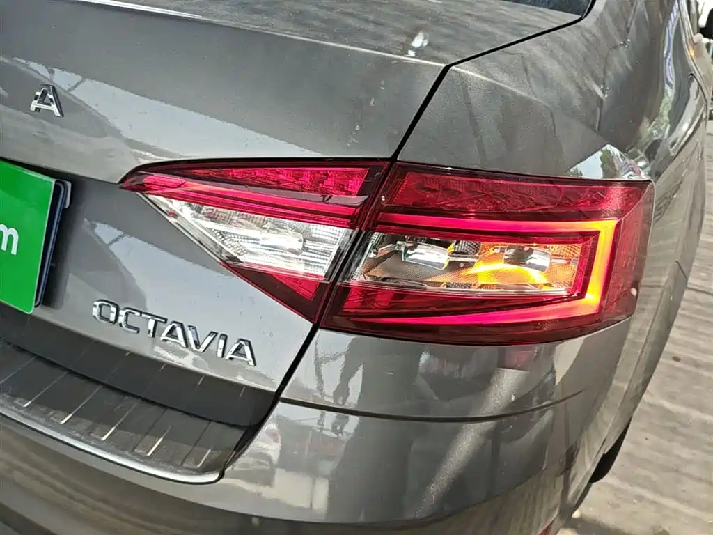 Skoda Octavia 2022 — фото 8
