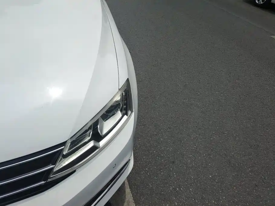 Volkswagen Sagitar 2015