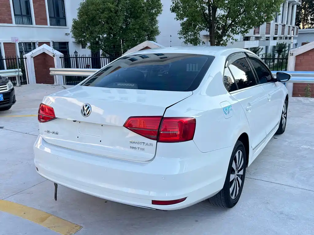 Volkswagen Sagitar 2018