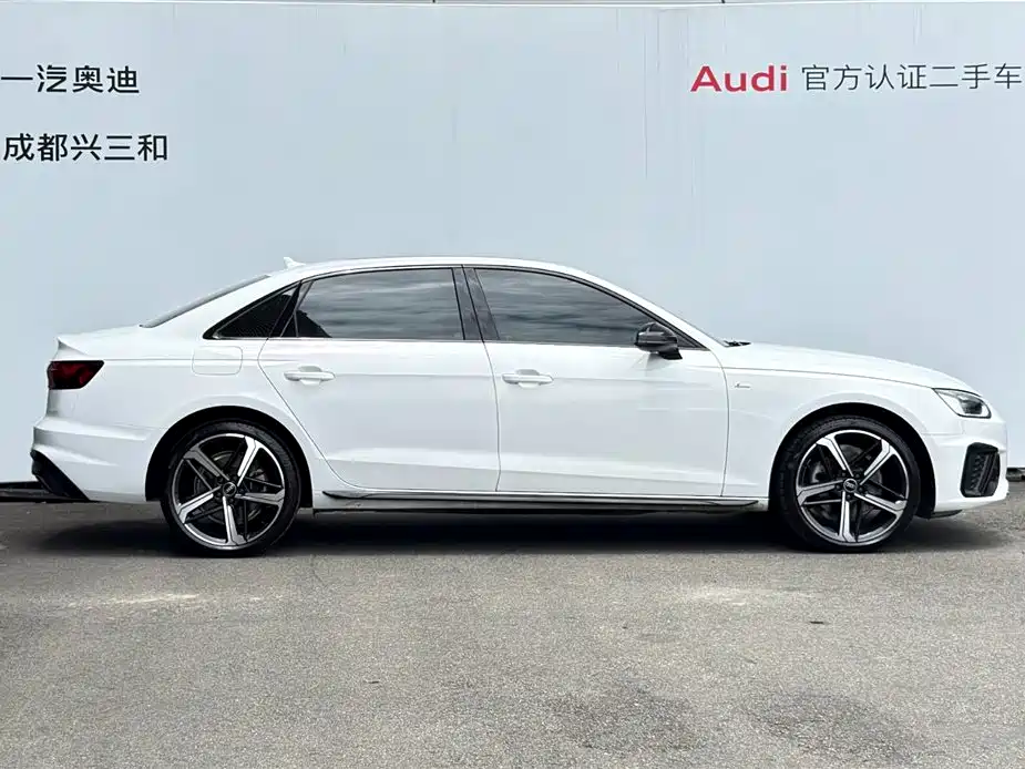 Audi A4L 2023 — фото 3