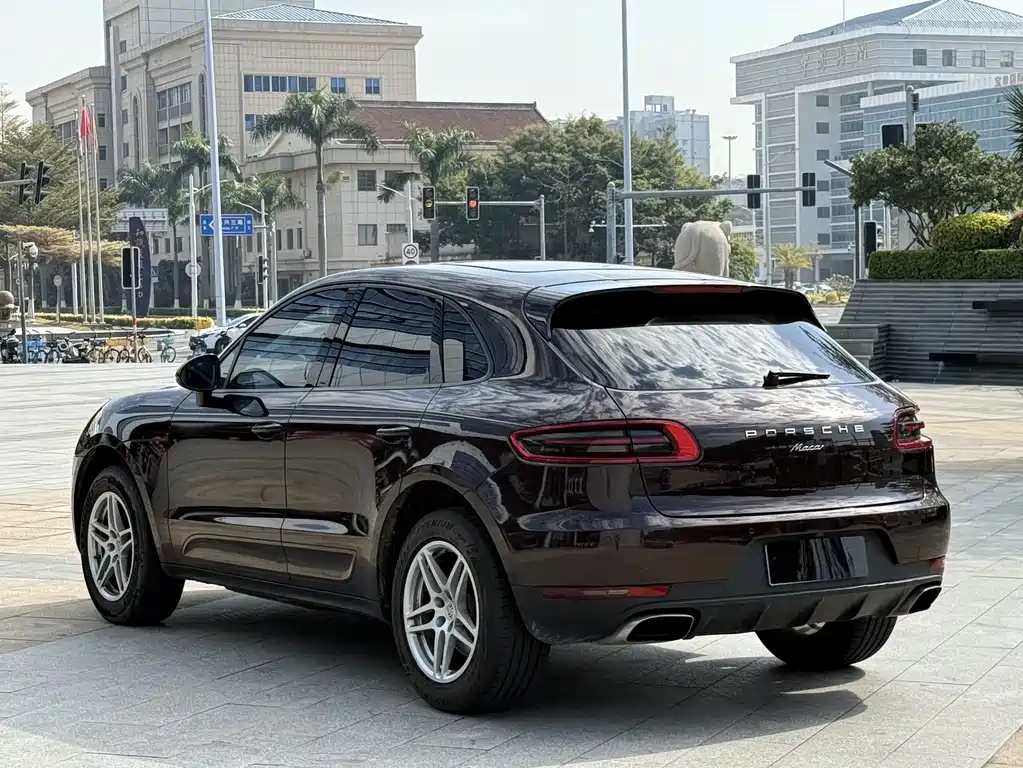 Porsche Macan 2016 — фото 14