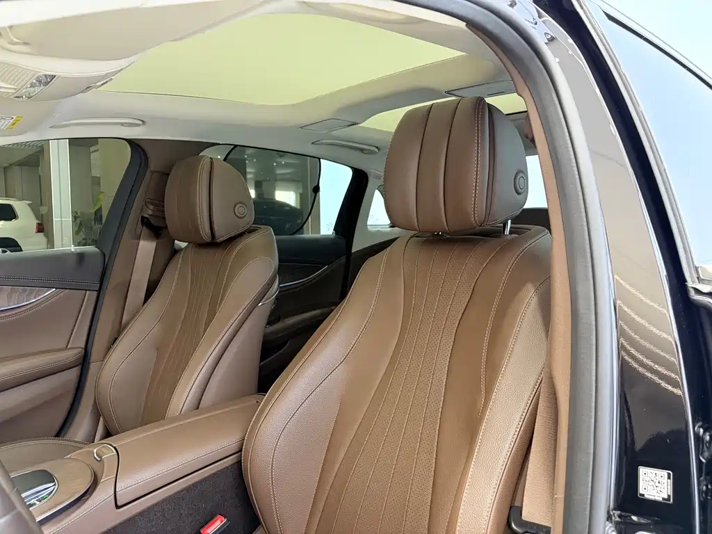 Mercedes-Benz E-Class 2022 — фото 11