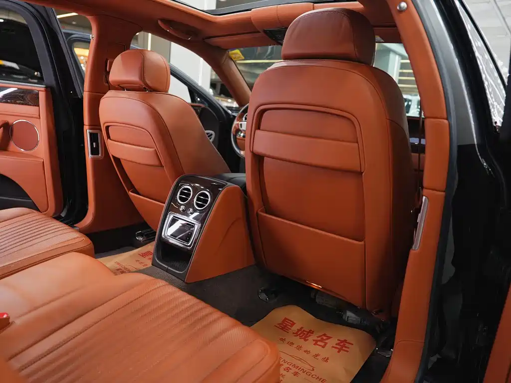 Bentley Flying Spur 2018 — фото 21
