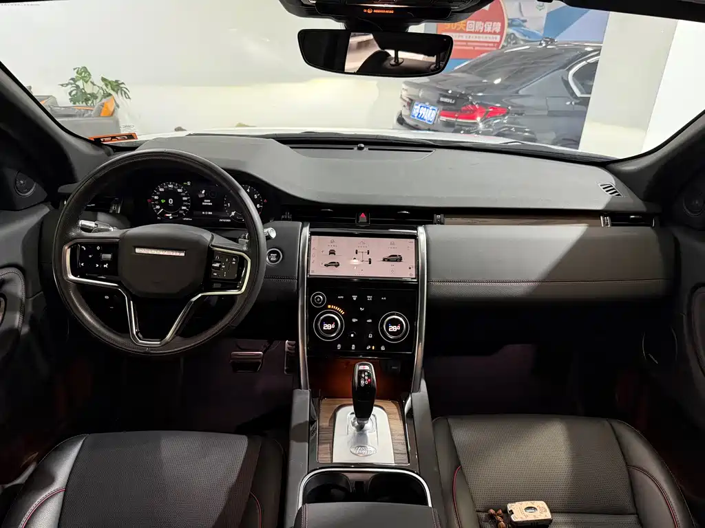 Land Rover Discovery Sport 2023 — фото 10