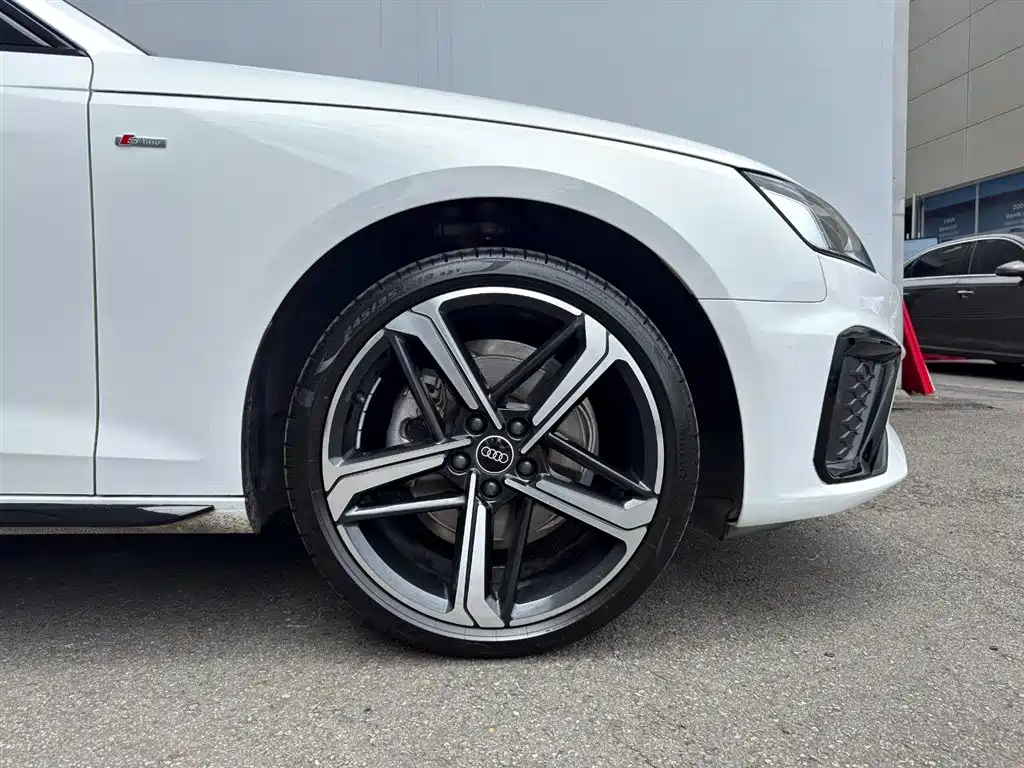 Audi A4L 2023 — фото 17