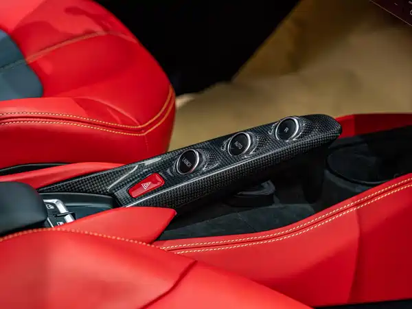 Ferrari F8 2021