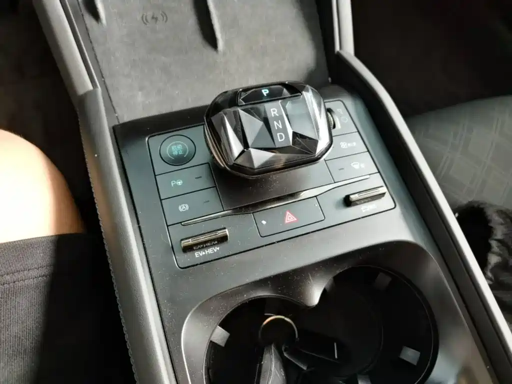 BYD Qin L 2025 — фото 14