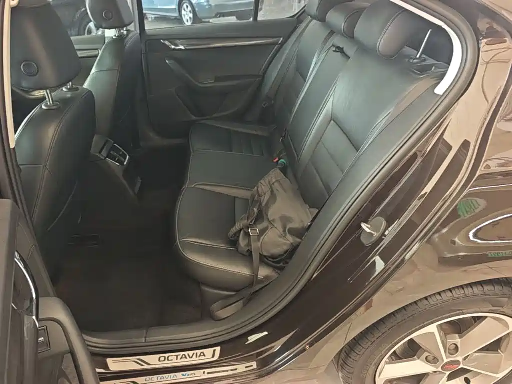 Skoda Octavia 2015 — фото 17