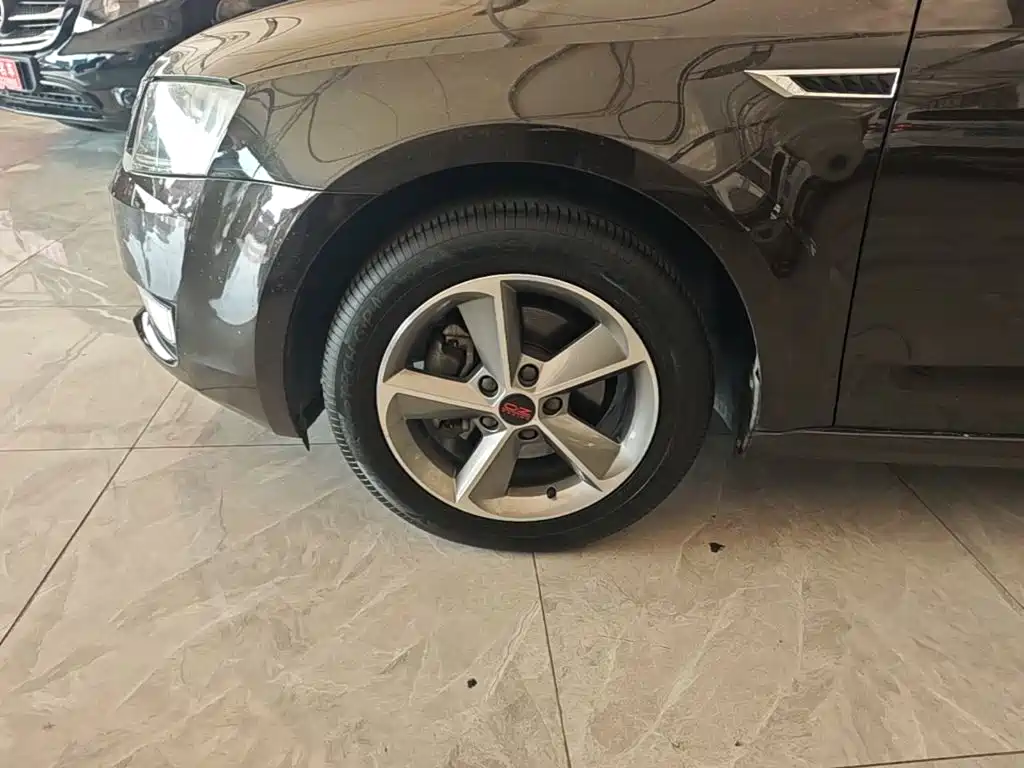 Skoda Octavia 2015 — фото 23
