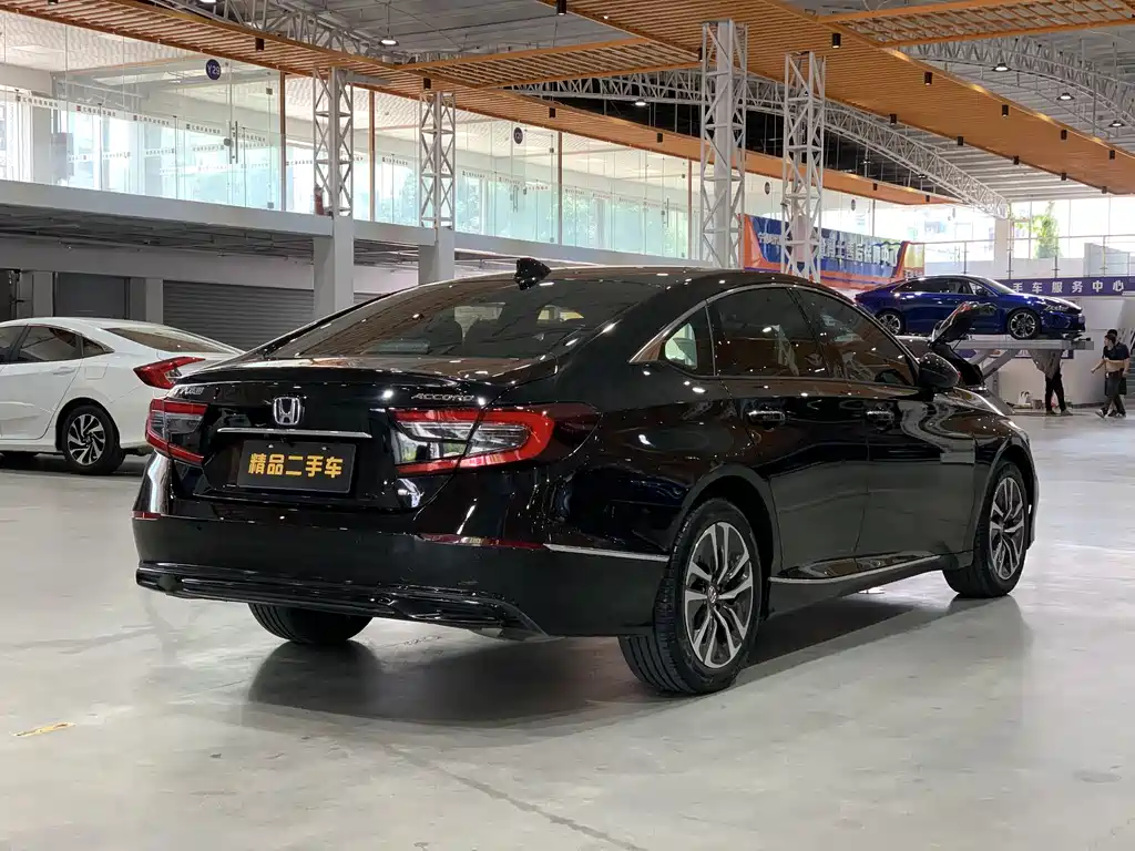 Honda Accord 2022 — фото 10