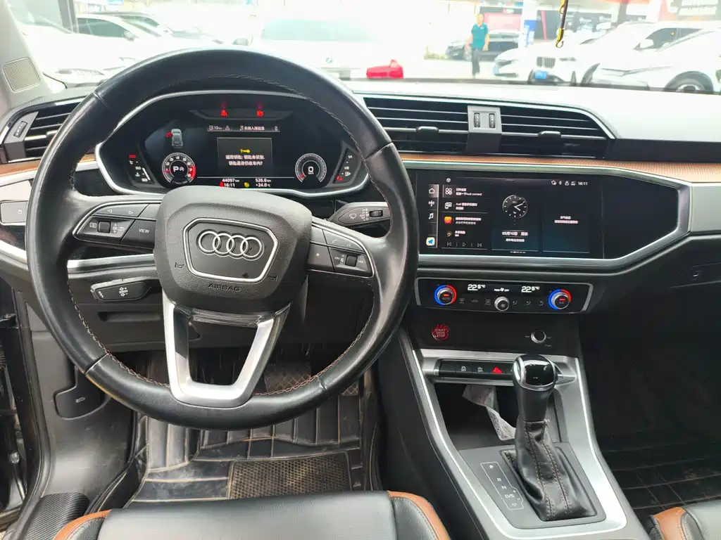 Audi Q3 2023 — фото 13