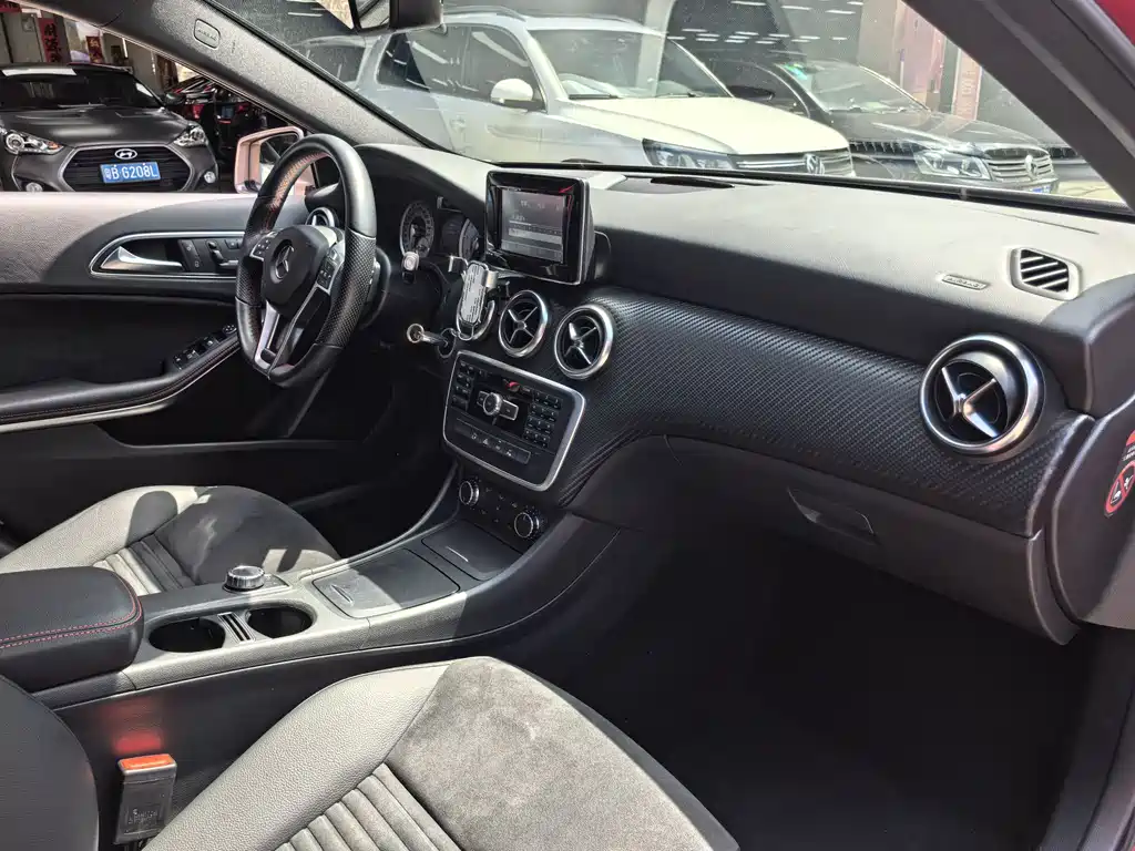 Mercedes-Benz A-Class 2015 — фото 24