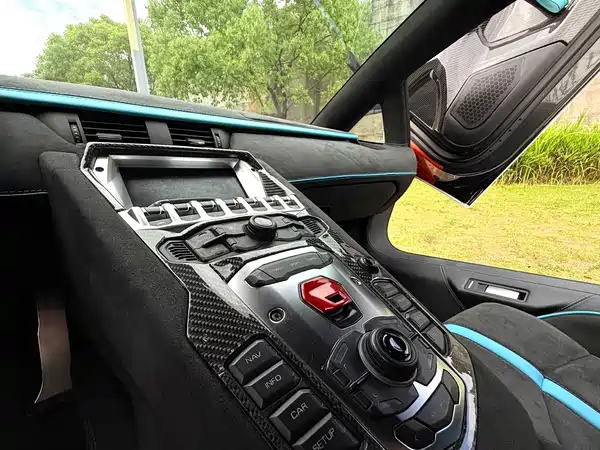 Lamborghini Aventador 2012