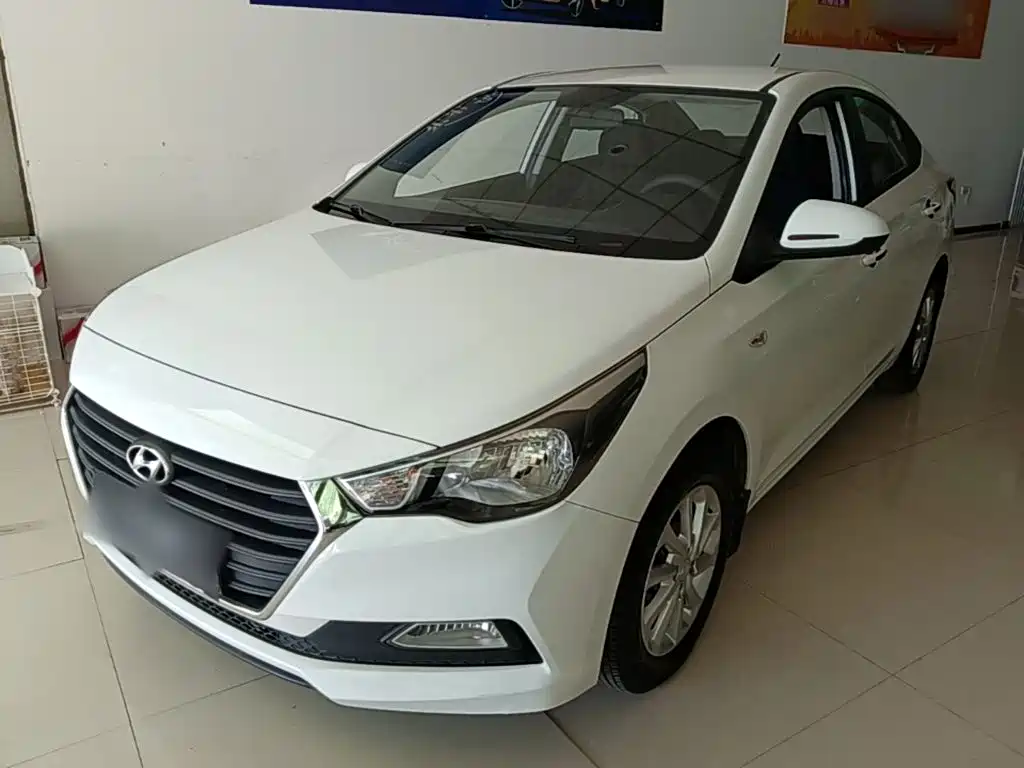 Hyundai Verna 2017 — фото 1