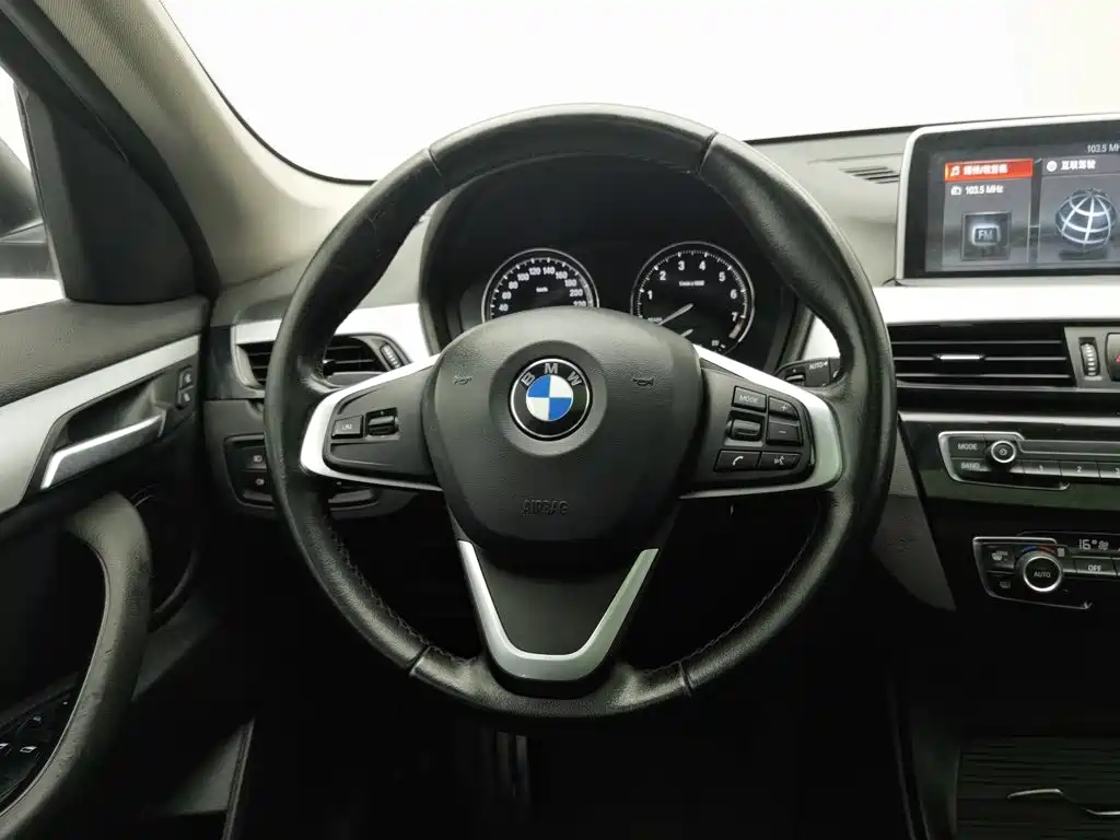 BMW X1 2018 — фото 11
