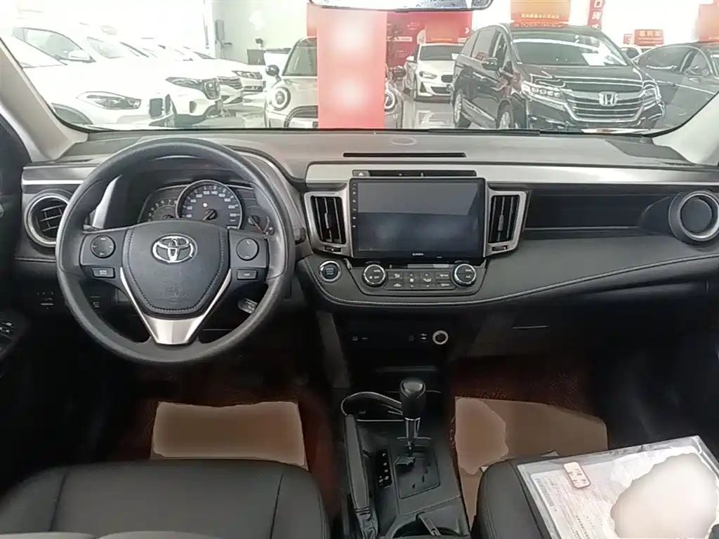 Toyota RAV4 2017 — фото 10