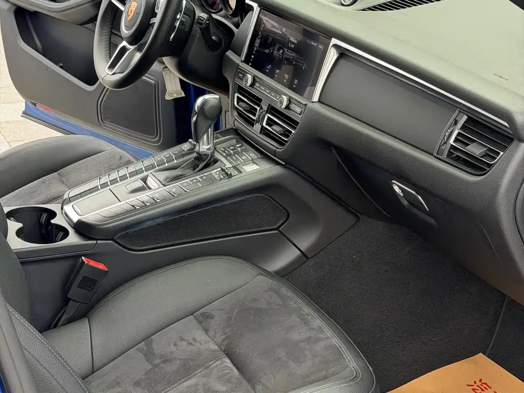 Porsche Macan 2020 — фото 15