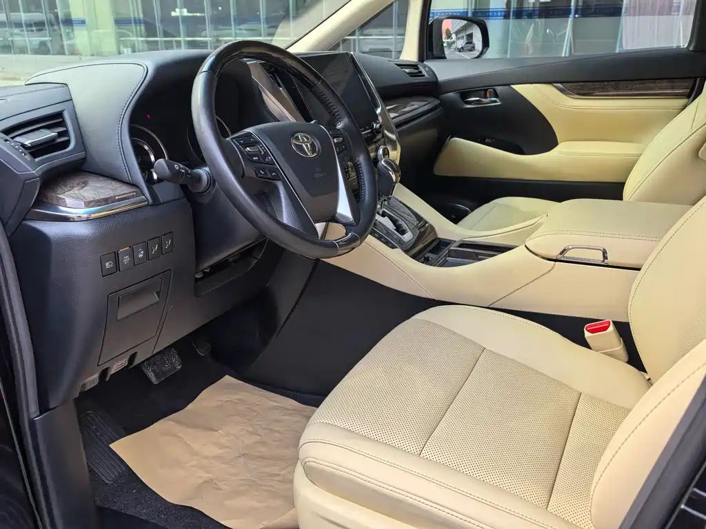 Toyota Alphard 2023 — фото 10
