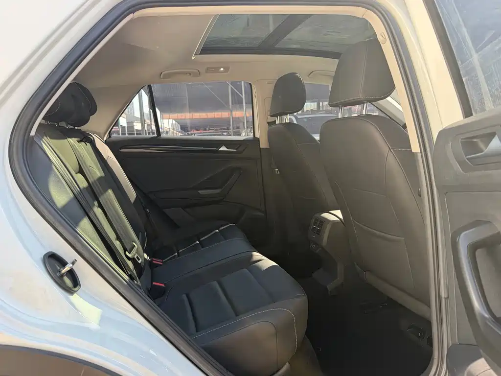 Volkswagen T-Roc 2023