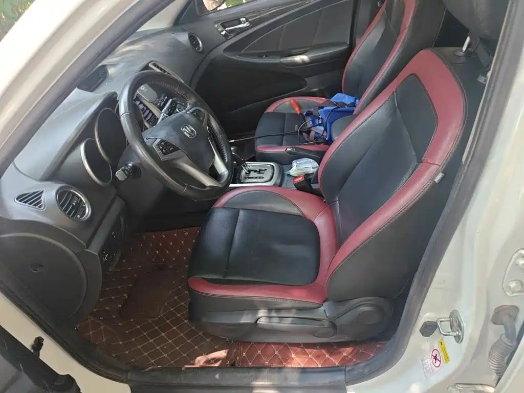 Changan Eado XT 2015 — фото 8