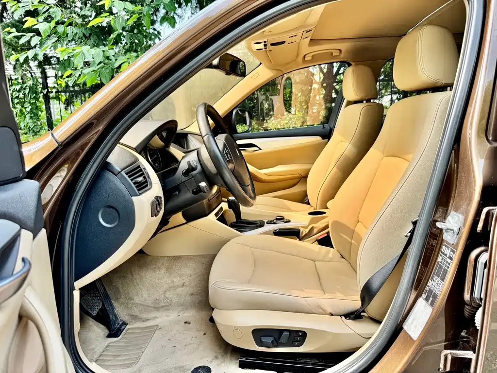 BMW X1 2012 — фото 11
