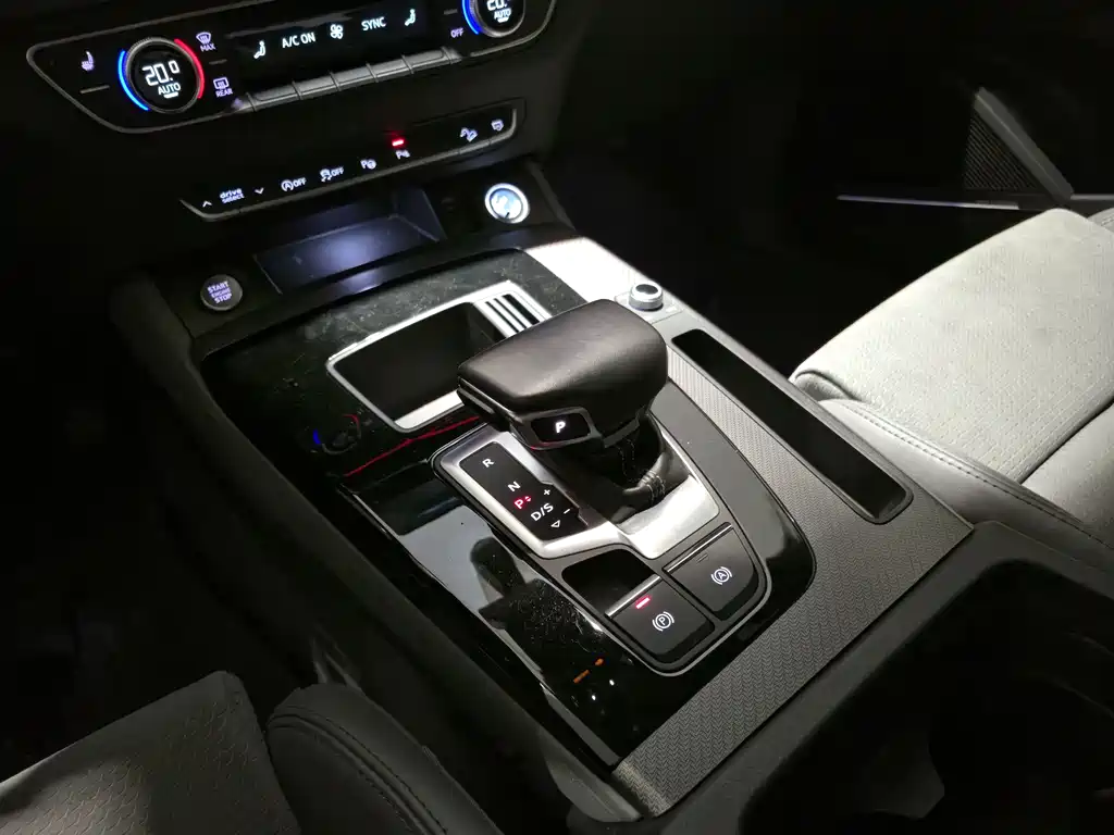Audi Q5L Sportback 2022 — фото 16