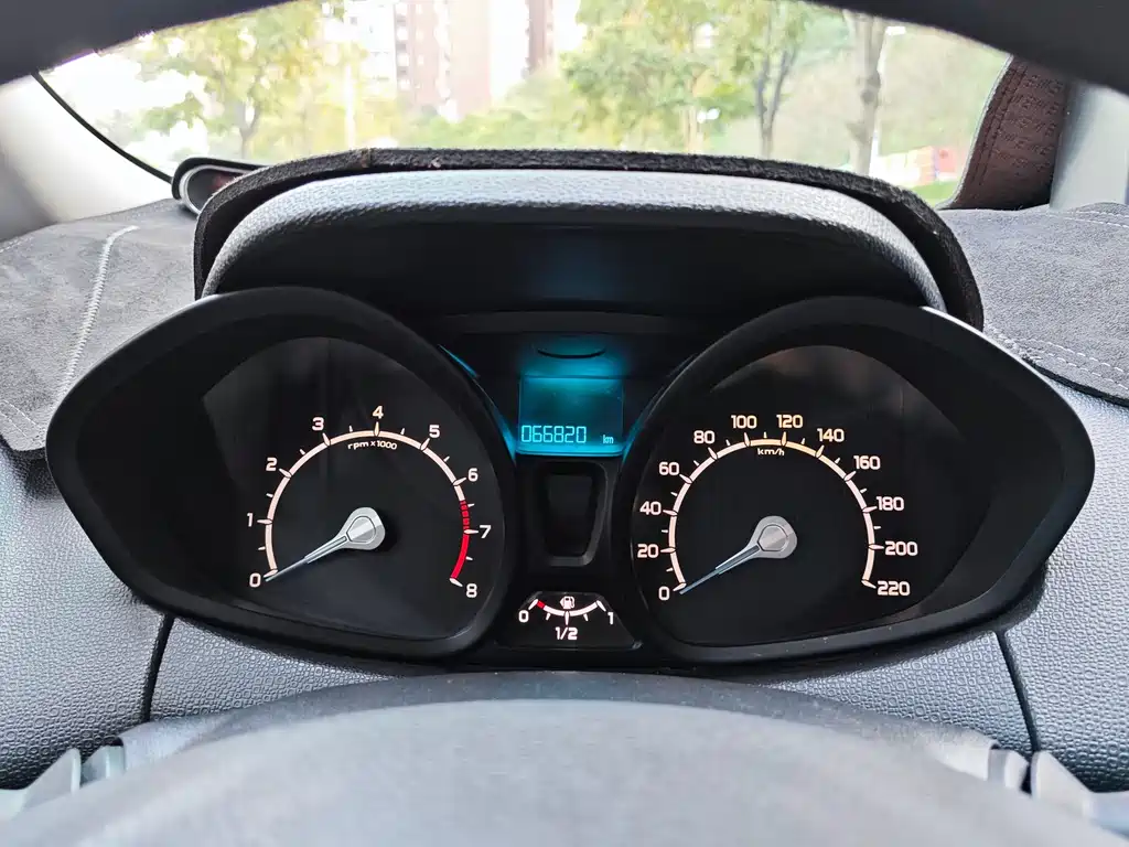Ford Ecosport 2015 — фото 8