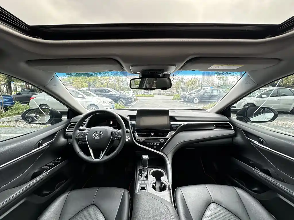 Toyota Camry 2022 — фото 13