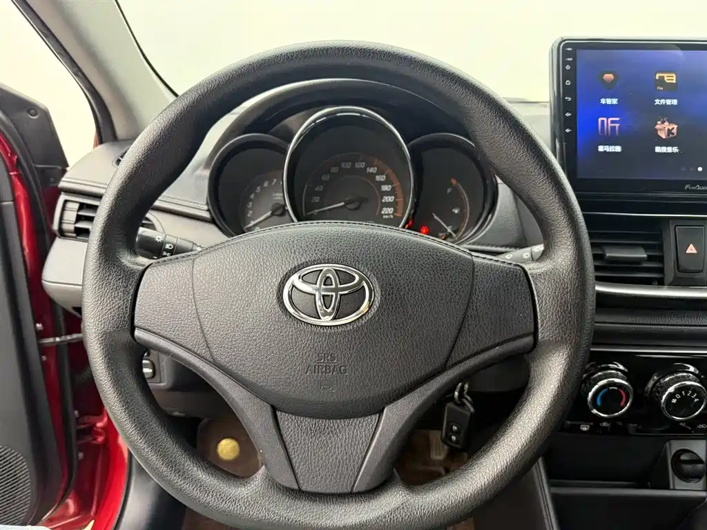 Toyota Yaris L 2021 — фото 11