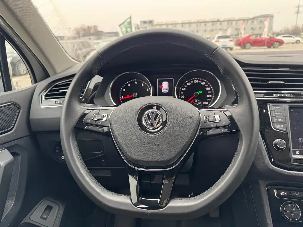 Volkswagen Tiguan L 2018 — фото 19