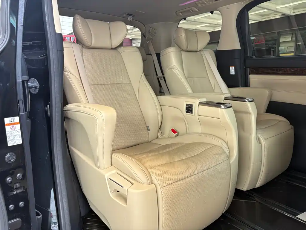 Toyota Alphard 2018 — фото 10