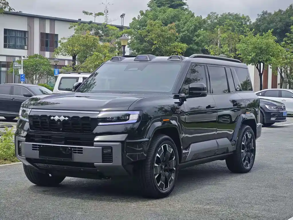 Fang Cheng Bao Leopard 8 2025