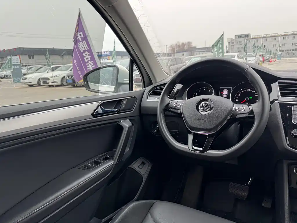 Volkswagen Tiguan L 2018 — фото 15