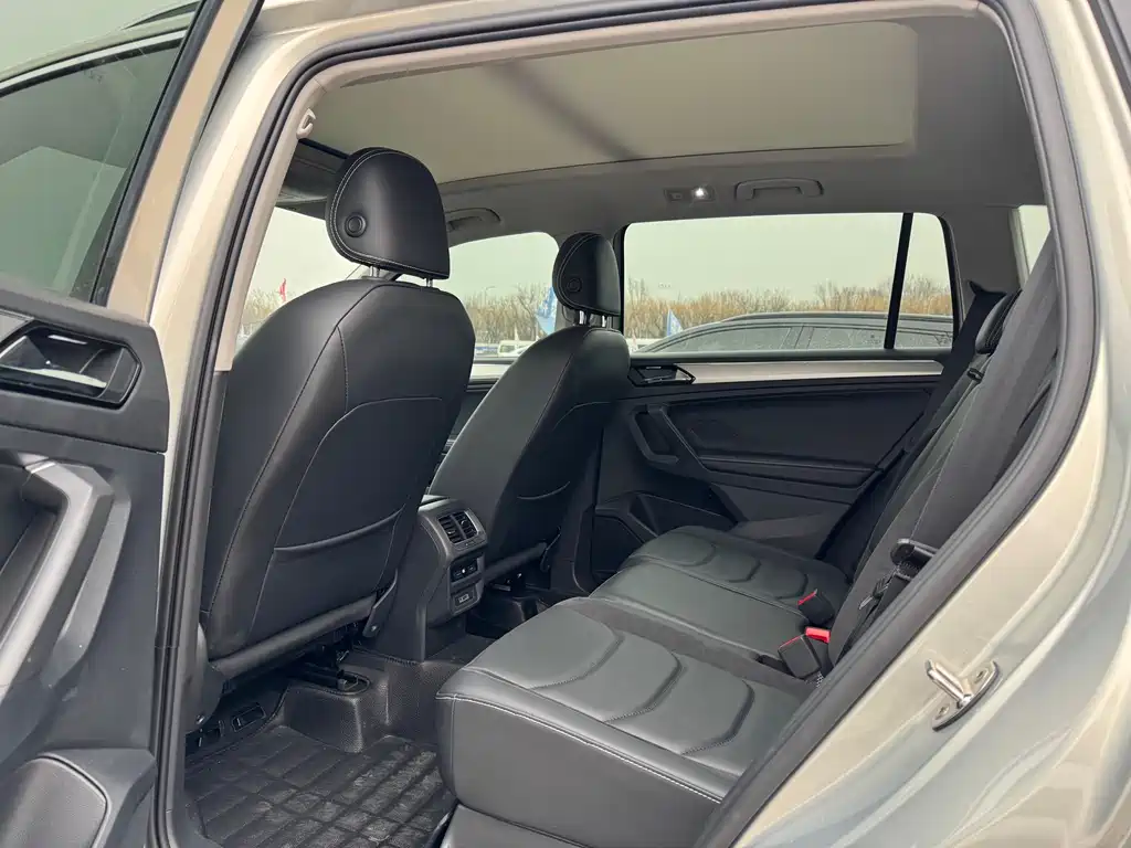 Volkswagen Tiguan L 2018 — фото 11