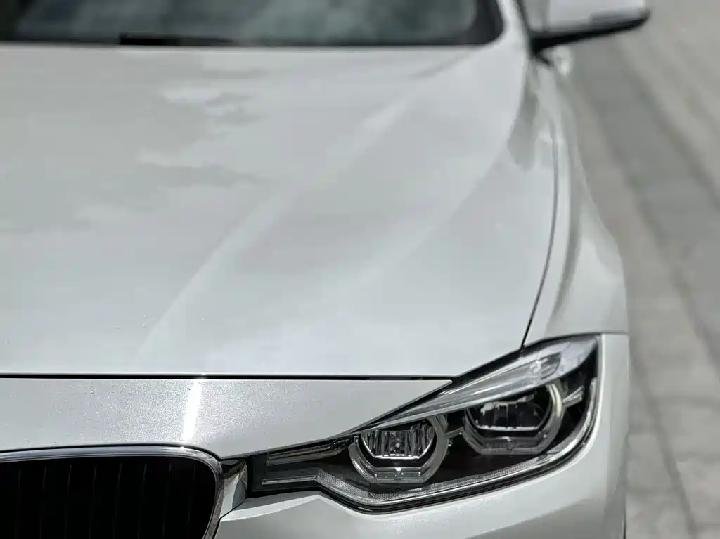 BMW 3 Series 2018 — фото 12