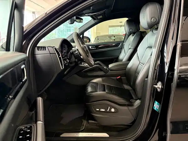 Porsche Cayenne 2021