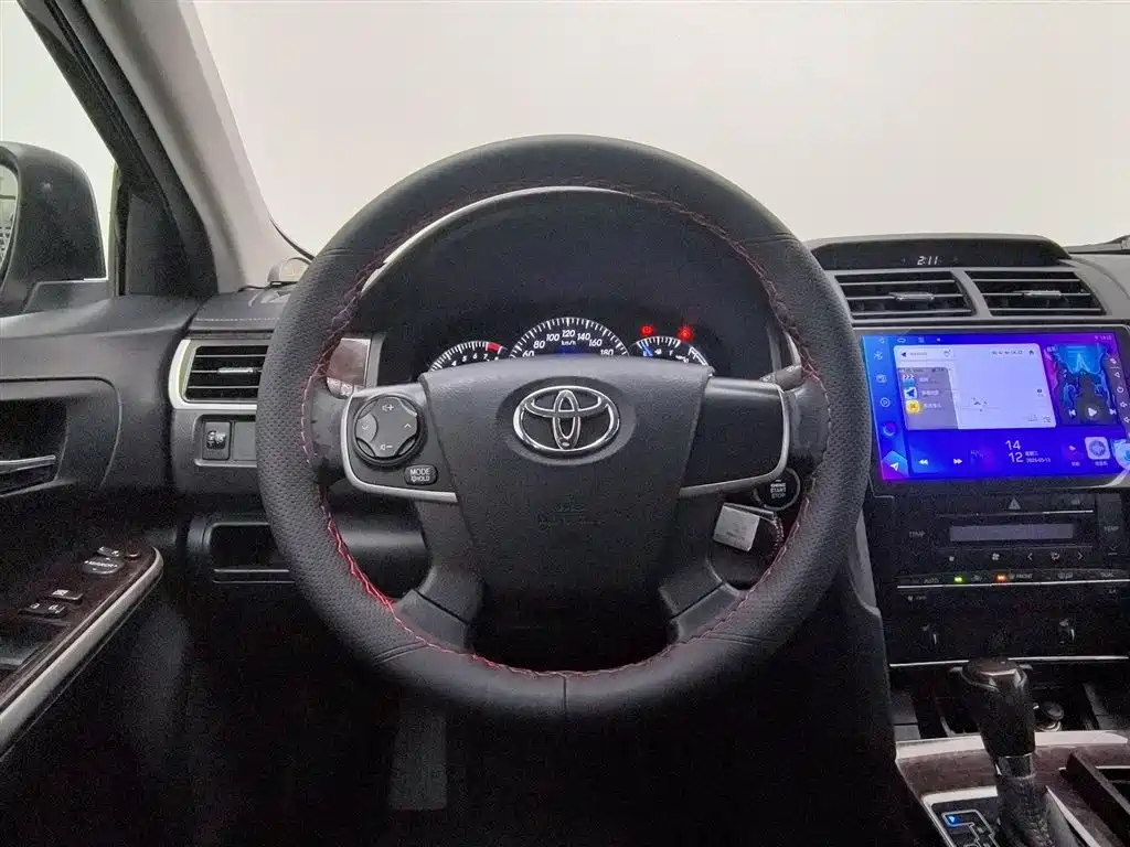 Toyota Camry 2017 — фото 11