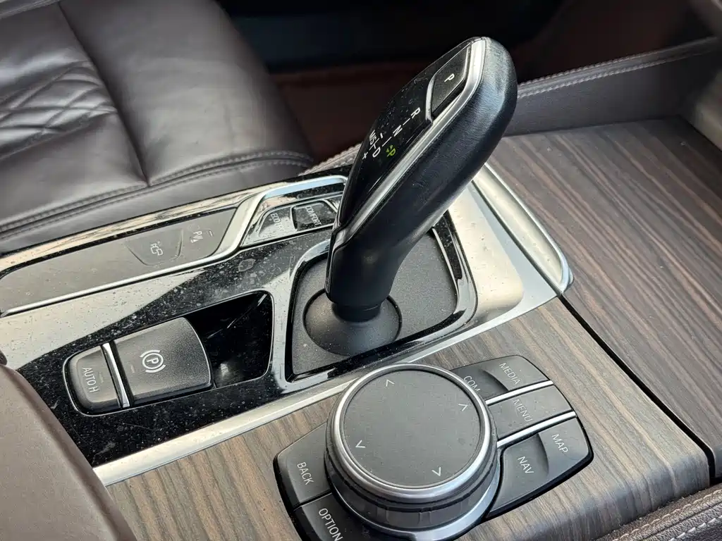 BMW 5 Series 2020 — фото 13