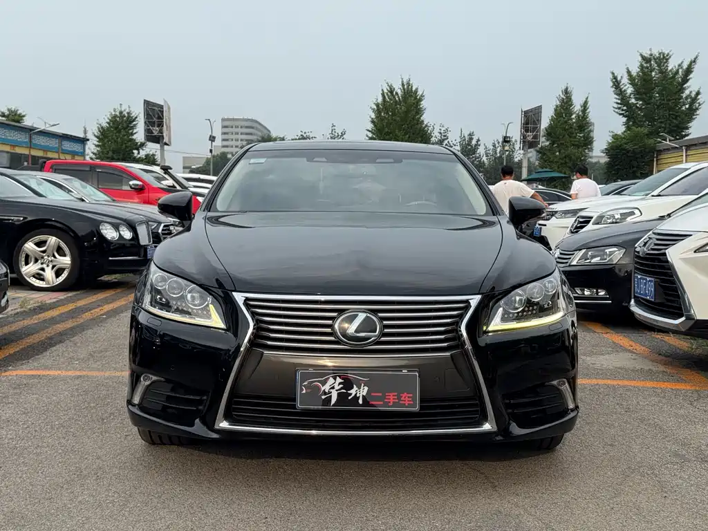 Lexus LS 2014 — фото 9