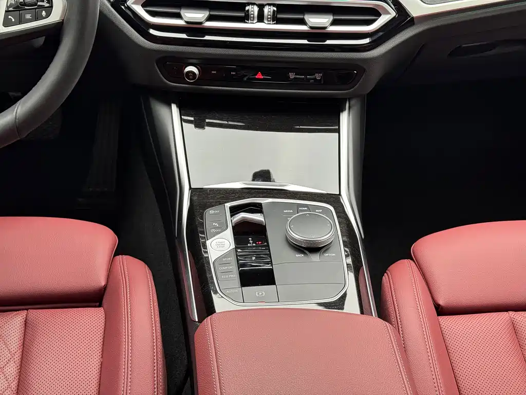 BMW 3 Series 2024 — фото 13