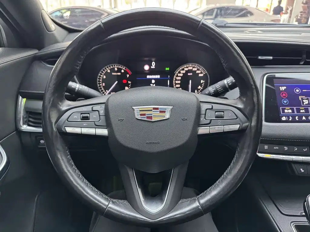 Cadillac XT4 2020 — фото 23