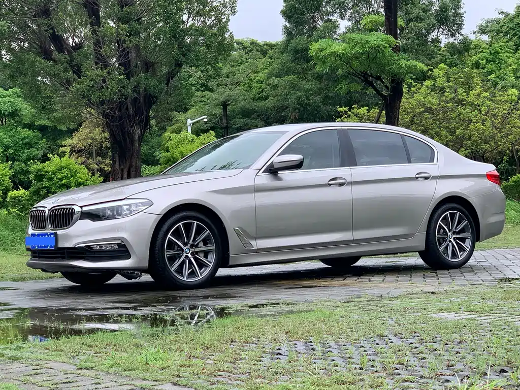BMW 5 Series 2018 — фото 1