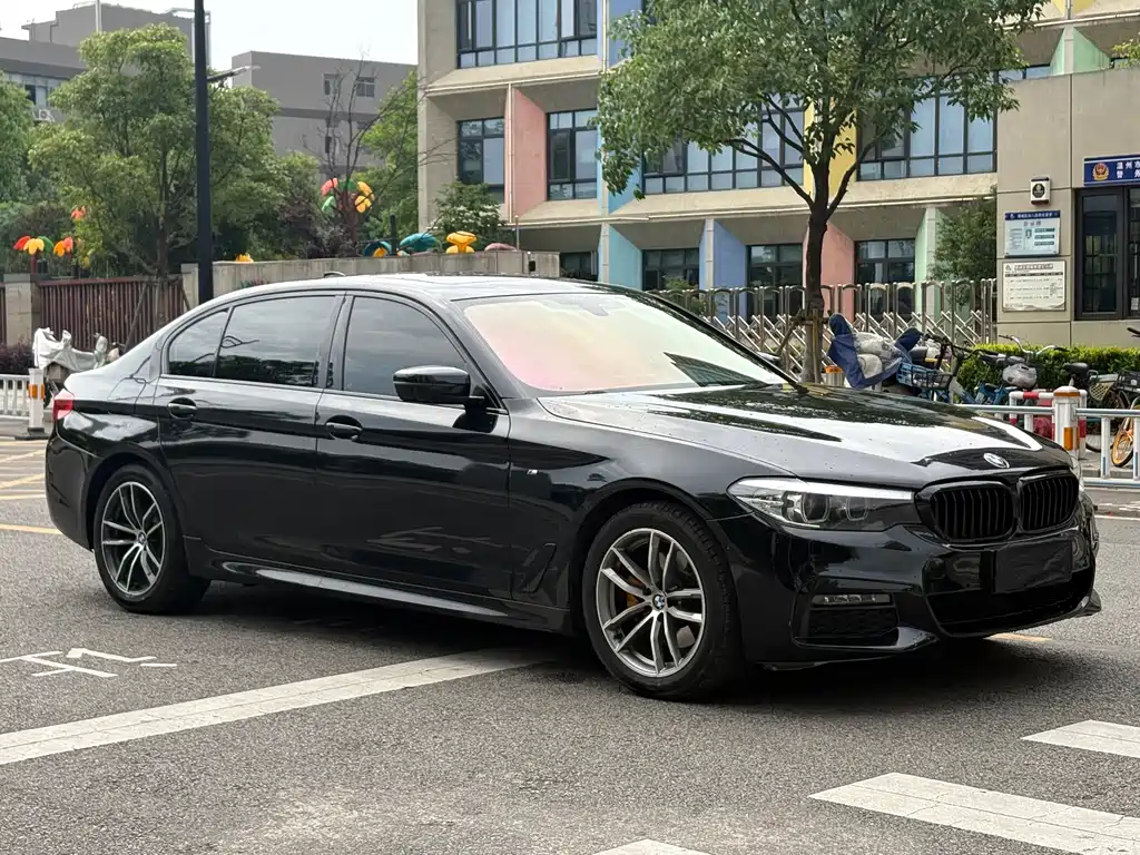 BMW 5 Series 2019 — фото 3