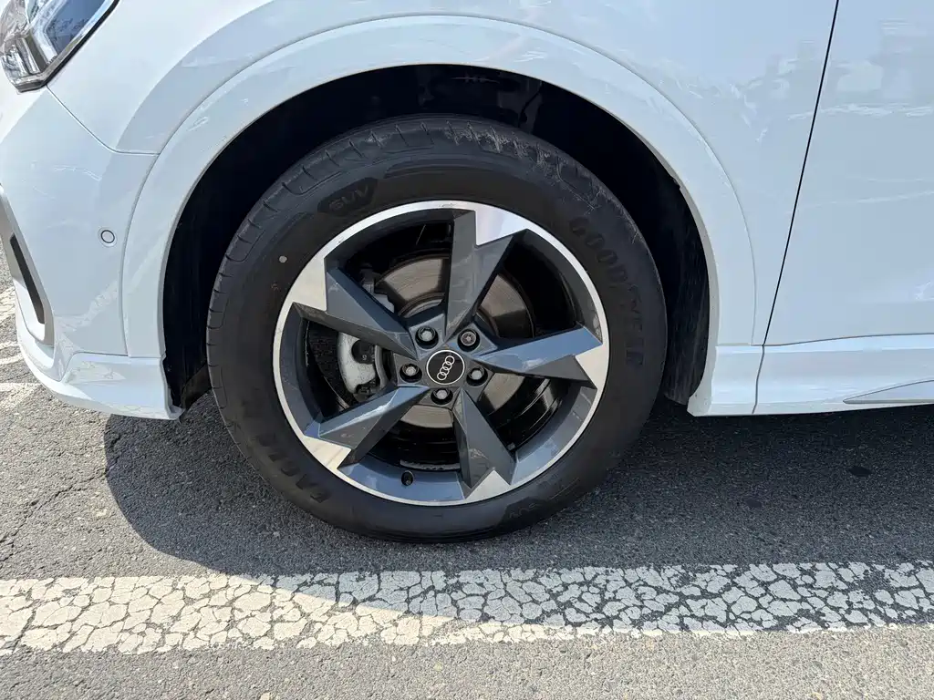 Audi Q3 2023 — фото 15