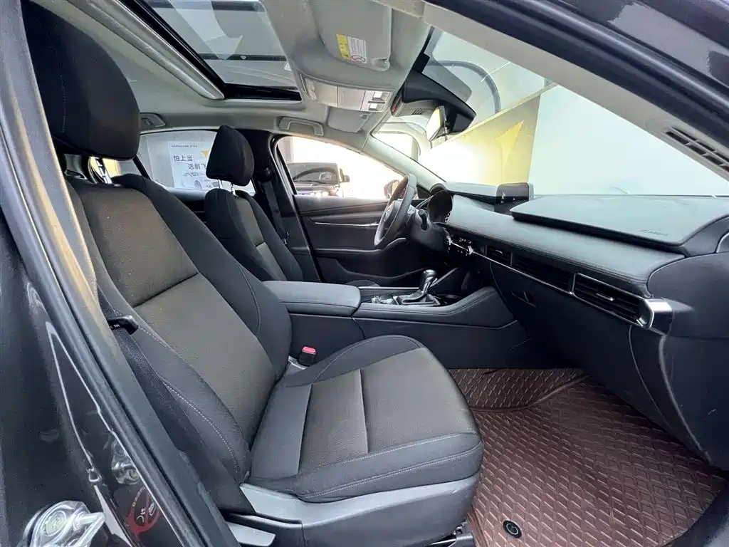 Mazda 3 Axela 2022 — фото 19