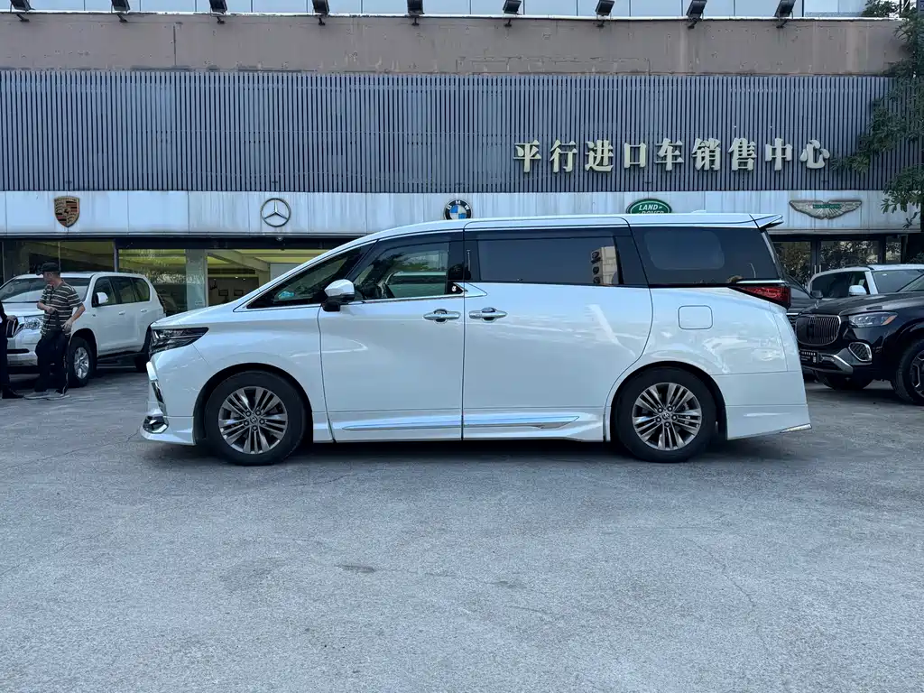 Toyota Alphard 2025 — фото 4