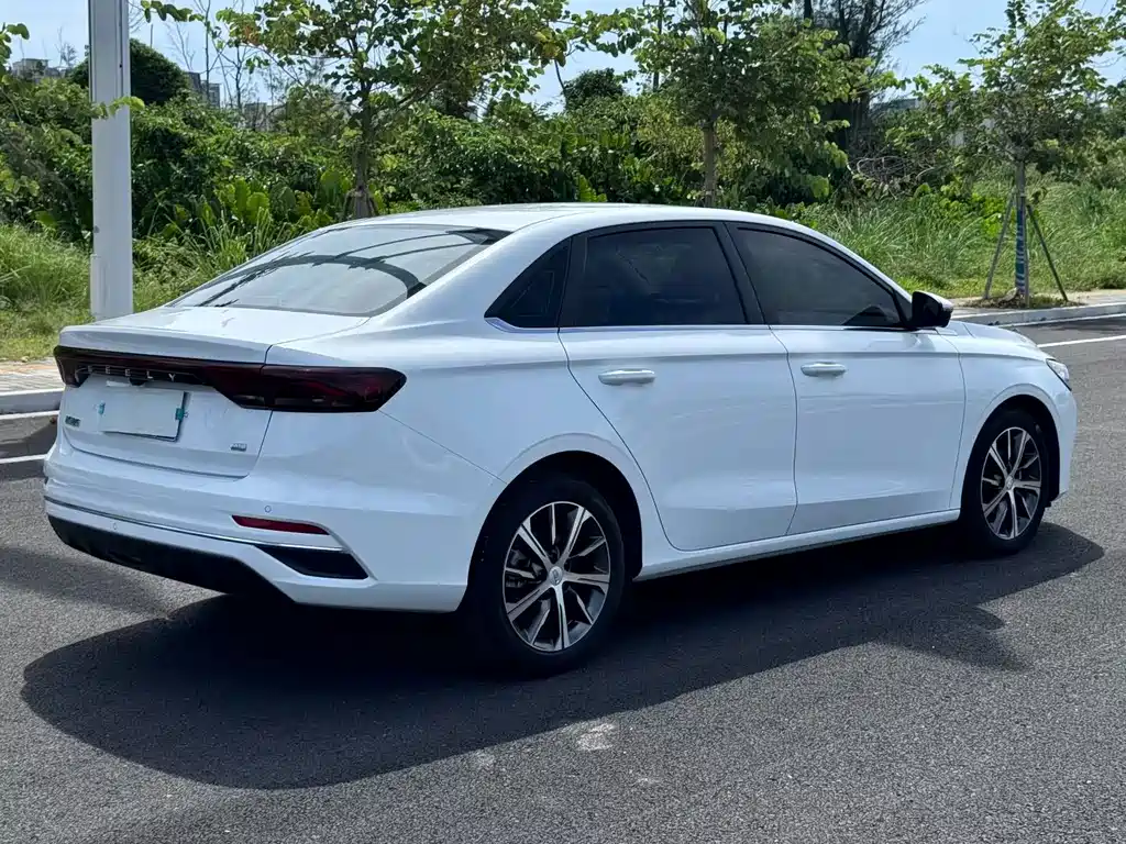 Geely Emgrand 2023