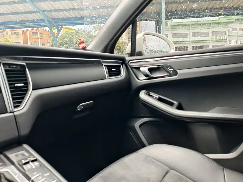 Porsche Macan 2018 — фото 10