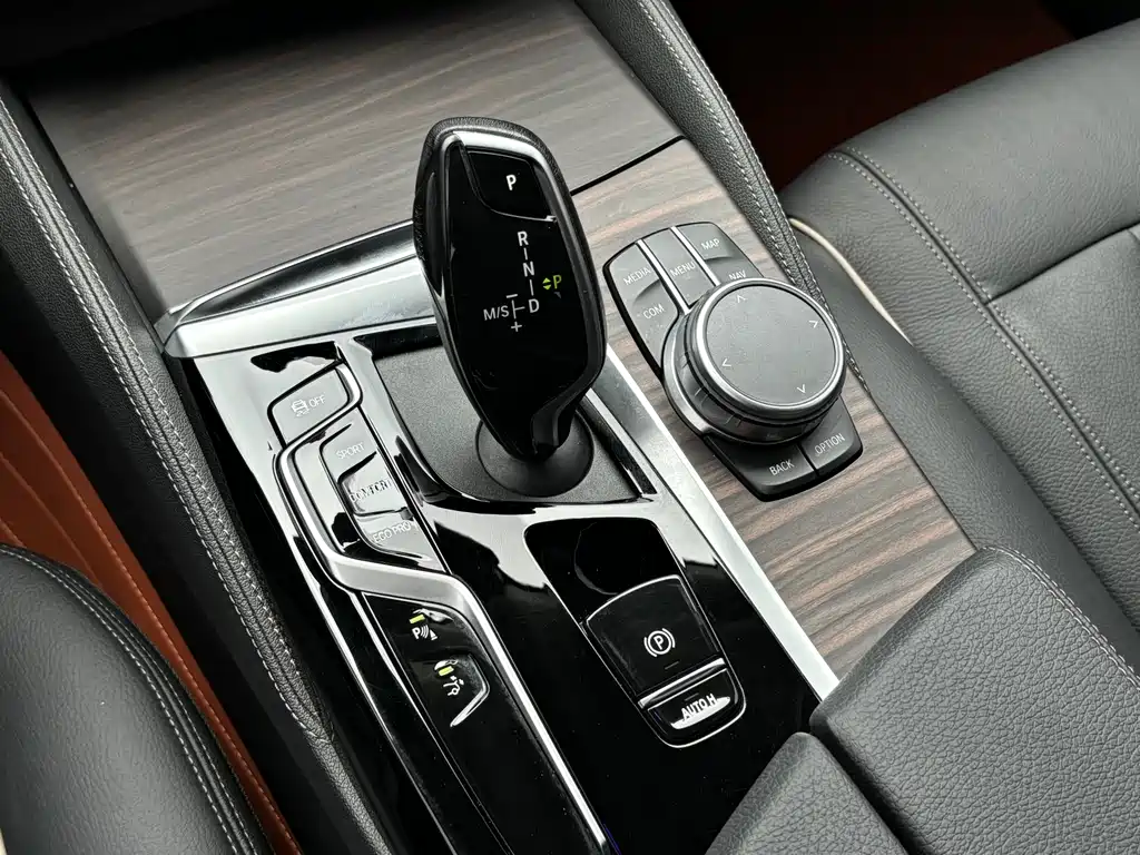 BMW 6 Series GT 2021 — фото 21