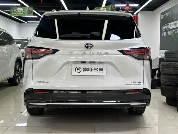 Toyota Sienna 2025